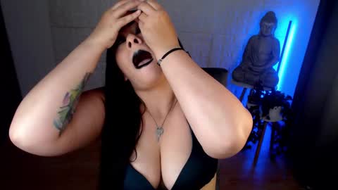 Snapshot of emili_evans_ chatting on 12.15.24 POWERFULL GODDESS EMILI online show from 12.15.24