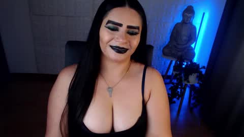 Snapshot of emili_evans_ chatting on 12.17.24 POWERFULL GODDESS EMILI online show from 12.17.24