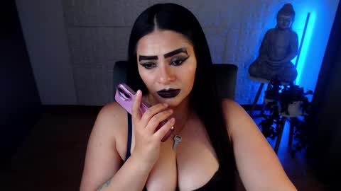Snapshot of emili_evans_ chatting on 12.17.24 POWERFULL GODDESS EMILI online show from 12.17.24