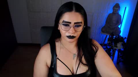 Snapshot of emili_evans_ chatting on 12.19.24 POWERFULL GODDESS EMILI online show from 12.19.24