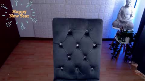 Snapshot of emili_evans_ chatting on 12.31.24 POWERFULL GODDESS EMILI online show from 12.31.24