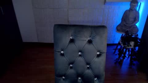Snapshot of emili_evans_ chatting on 01.22.25 POWERFULL GODDESS EMILI online show from 01.22.25