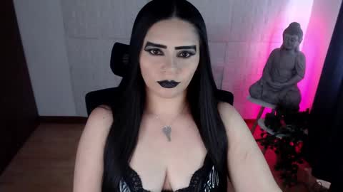 Snapshot of emili_evans_ chatting on 09.12.25 POWERFULL GODDESS EMILI online show from 09.12.25