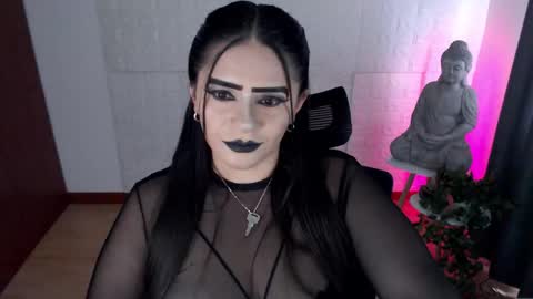Snapshot of emili_evans_ chatting on 10.11.25 POWERFULL GODDESS EMILI online show from 10.11.25