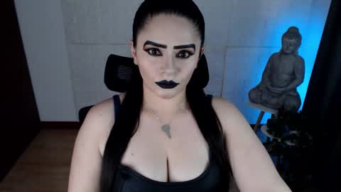 Snapshot of emili_evans_ chatting on 10.17.25 POWERFULL GODDESS EMILI online show from 10.17.25
