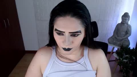 Snapshot of emili_evans_ chatting on 10.19.25 POWERFULL GODDESS EMILI online show from 10.19.25