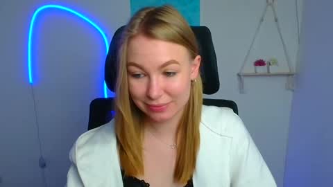 Emilia online show from 04.11.26