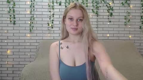 Snapshot of emiliaduchess chatting on 12.15.24 Amili online show from 12.15.24