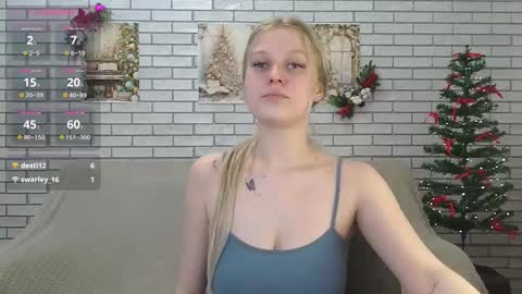 Snapshot of emiliaduchess chatting on 12.30.24 Amili online show from 12.30.24