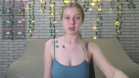 Snapshot of emiliaduchess chatting on 02.11.25 Amili online show from 02.11.25