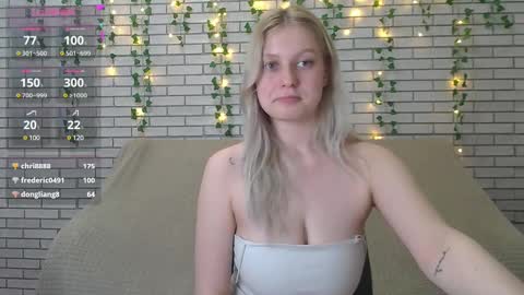Snapshot of emiliaduchess chatting on 02.12.25 Amili online show from 02.12.25