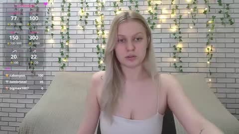 Snapshot of emiliaduchess chatting on 02.13.25 Amili online show from 02.13.25
