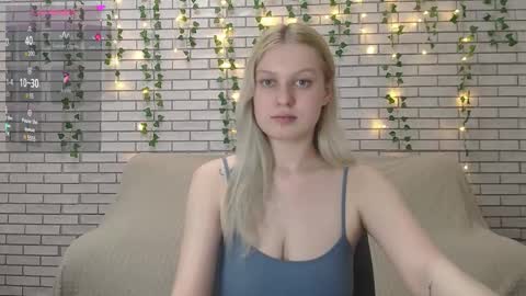 Snapshot of emiliaduchess chatting on 02.16.25 Amili online show from 02.16.25