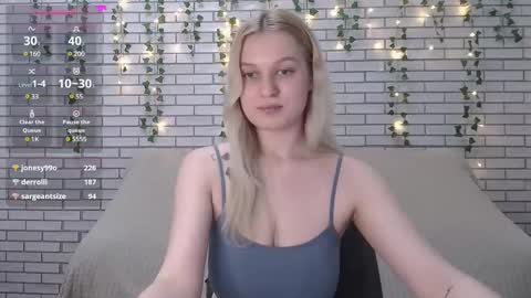 Snapshot of emiliaduchess chatting on 02.23.25 Amili online show from 02.23.25