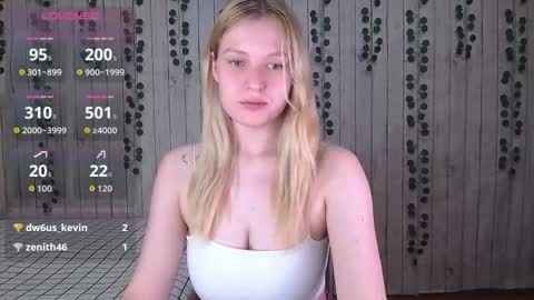 Snapshot of emiliaduchess chatting on 11.17.25 Amili online show from 11.17.25