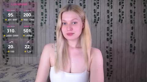 Snapshot of emiliaduchess chatting on 11.22.25 Amili online show from 11.22.25