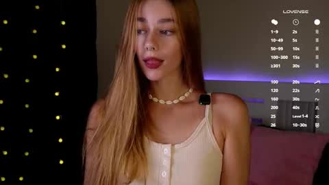 Snapshot of emiliaheather chatting on 09.10.25 Tessa online show from 09.10.25