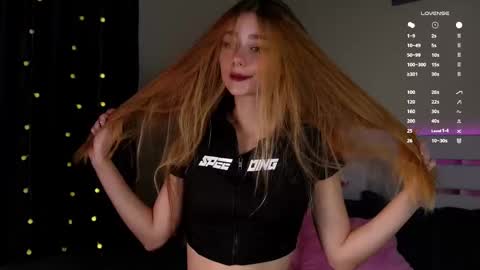 Snapshot of emiliaheather chatting on 10.01.25 Tessa online show from 10.01.25