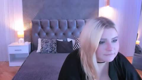 Snapshot of emiliastanley chatting on 11.22.25 emiliastanley online show from 11.22.25