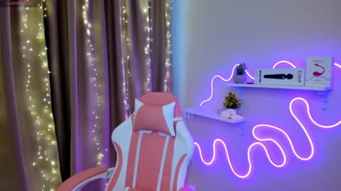 Emiliya online show from 03.05.25