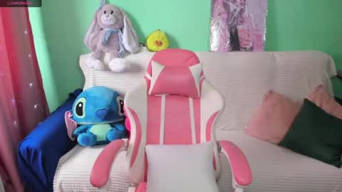 Emiliya online show from 04.12.26