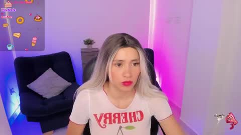Snapshot of emilly_smith_1 chatting on 07.19.26 Emily online show from 07.19.26