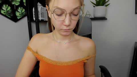 Emilly online show from 01.02.25