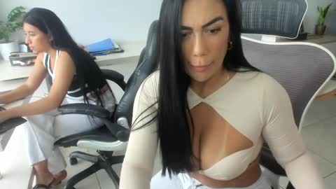 Snapshot of emillybrowm chatting on 04.10.26 Emilly online show from 04.10.26