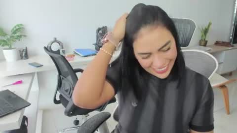 Snapshot of emillybrowm chatting on 06.19.26 Emilly online show from 06.19.26