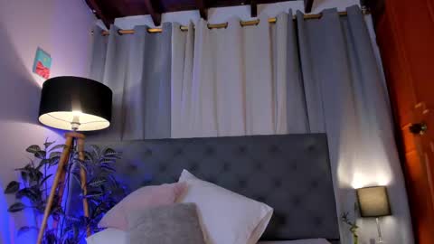 Emilly Kiss online show from 10.06.25