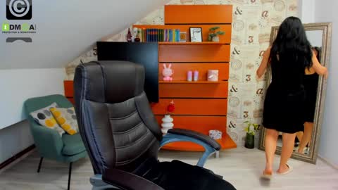 EmillyTaylor online show from 12.19.24