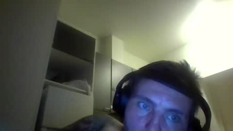 emilsuokas8 online show from 08.04.26