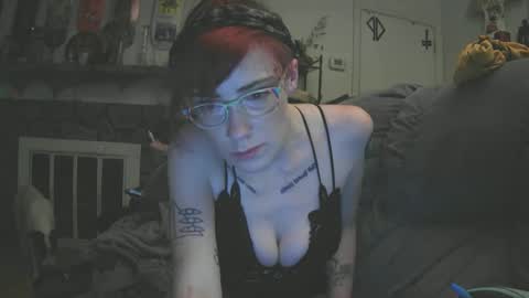 Snapshot of emily0903 chatting on 09.18.25 Emily Love online show from 09.18.25