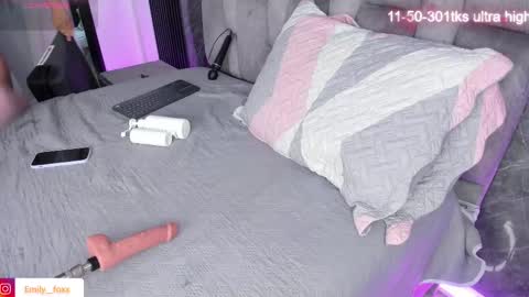 Snapshot of emily___fox chatting on 03.04.25 Emily online show from 03.04.25