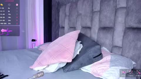 Snapshot of emily___fox chatting on 09.15.25 Emily online show from 09.15.25