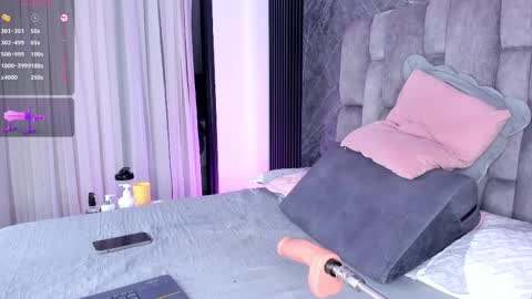 Snapshot of emily___fox chatting on 09.29.25 Emily online show from 09.29.25