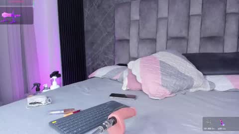 Snapshot of emily___fox chatting on 10.09.25 Emily online show from 10.09.25