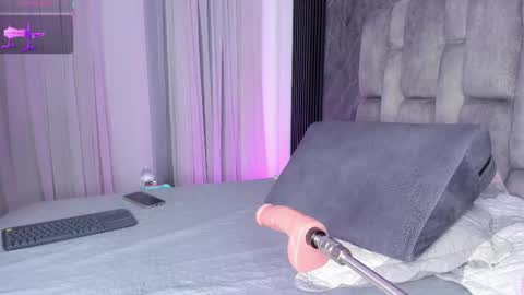 Snapshot of emily___fox chatting on 10.11.25 Emily online show from 10.11.25