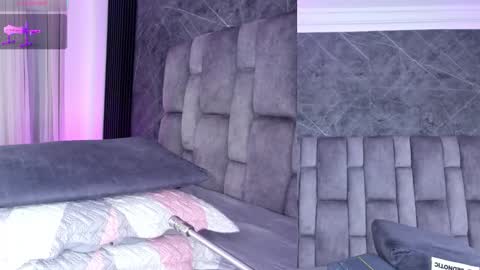 Snapshot of emily___fox chatting on 10.23.25 Emily online show from 10.23.25