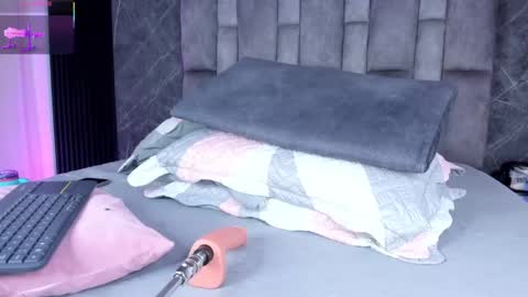 Snapshot of emily___fox chatting on 11.03.25 Emily online show from 11.03.25