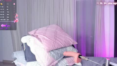 Snapshot of emily___fox chatting on 11.13.25 Emily online show from 11.13.25