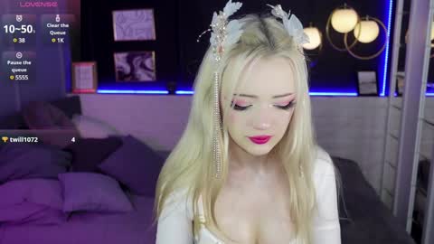 Snapshot of emily_air chatting on 12.22.24 Emily online show from 12.22.24