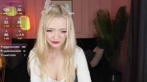 Snapshot of emily_air chatting on 12.25.24 Emily online show from 12.25.24