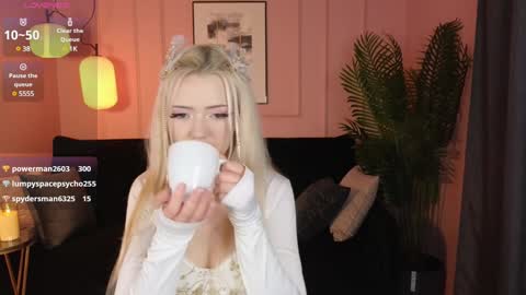 Snapshot of emily_air chatting on 12.25.24 Emily online show from 12.25.24