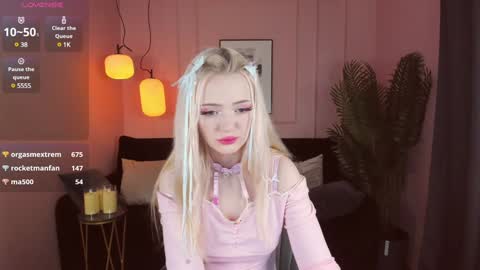 Snapshot of emily_air chatting on 01.02.25 Emily online show from 01.02.25