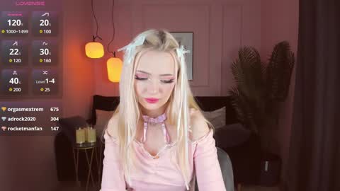 Snapshot of emily_air chatting on 01.02.25 Emily online show from 01.02.25