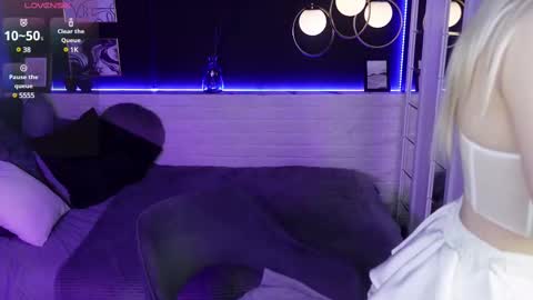 Snapshot of emily_air chatting on 02.18.25 Emily online show from 02.18.25