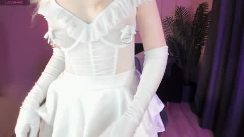 Snapshot of emily_air chatting on 02.28.25 Emily online show from 02.28.25