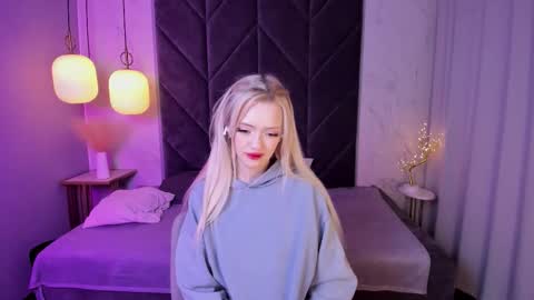 Snapshot of emily_air chatting on 09.21.25 Emily online show from 09.21.25