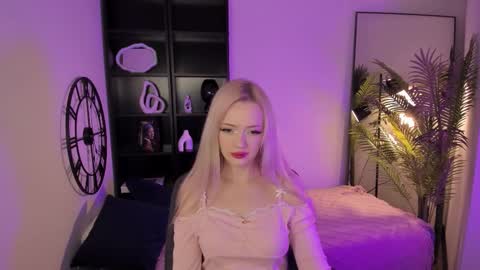 Snapshot of emily_air chatting on 09.26.25 Emily online show from 09.26.25